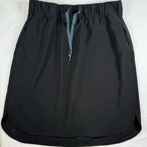 Lululemon Black On the Fly Women's Skirt Sz 6 pockets